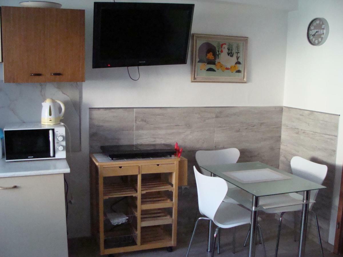 Apartman Polni 930 Apartment Hluboka nad Vltavou Bagian luar foto